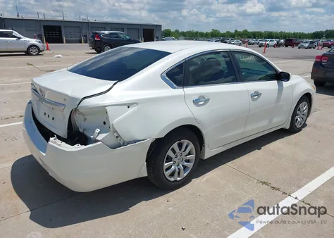 2015 Nissan Altima 2.5 S z USA, uszkodzony, nr VIN 1N4AL3AP5FC190433